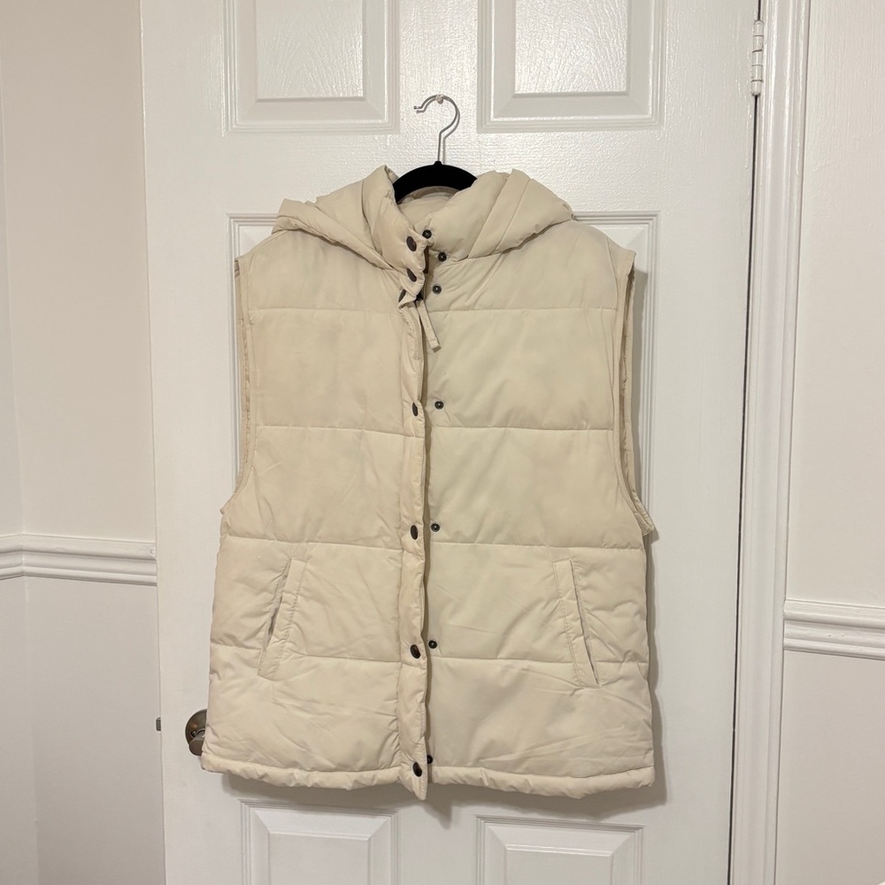 American Eagle Cream Puffer Vest